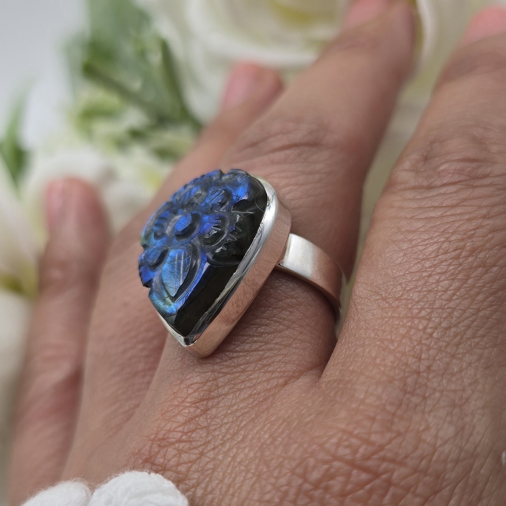 🥰 CARVED FLOWER RING - Picture 3 of 7